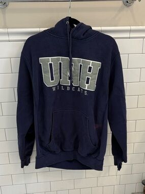 😀😀😀 UNH Wildcats Navy Hoodie Size M Distressed Faded University of New Hampshire